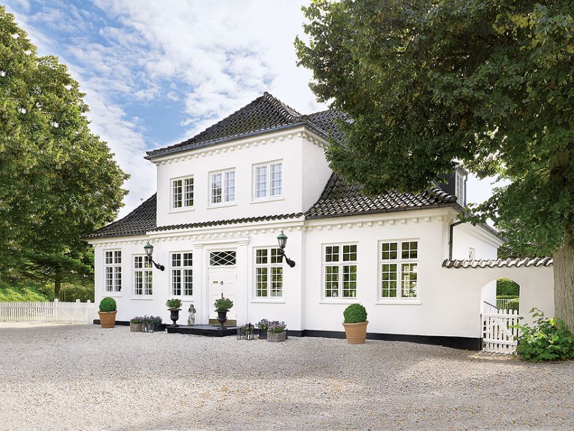 Leży na rogatkach podmiejskiej dzielnicy Kopenhagi – Vedbaek. To miejsce niezwykłe i historyczne.