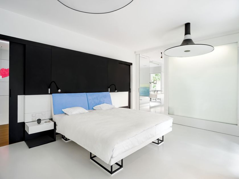 W odcieniach fuksji: nowoczesny dom pod Warszawą