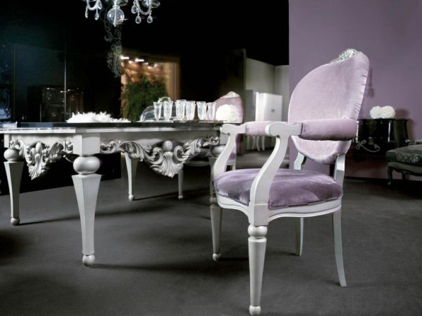 Obity muślinową tkaniną fotel Florence to wydatek 797 euro, firma Jetclass. MIRAGE DESIGN