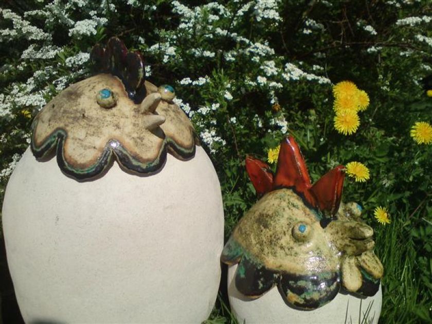 Przedmioty wielofunkcyjne, ręcznie lepione metodą wałeczkową, z masy szamotowej, częściowo szkliwione, dwukrotnie wypalane