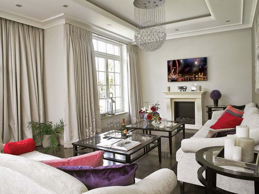 Ta elegancka rezydencja jest jak szkatułka z błyskotkami. Mnóstwo w niej luster, kryształów i mebli na wysoki połysk. Dużo