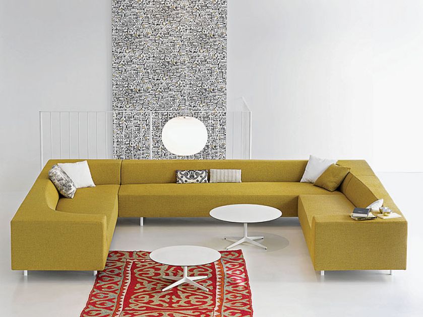 Bora Bora (MDF Italia) składa się z kilku  asymetrycznych modułów