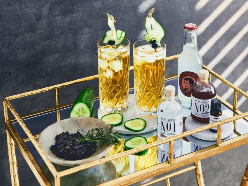 wysokie szklanki do drinków