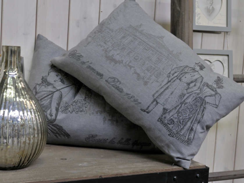 Za pomocą szarości stworzymy przestrzeń, która ukoi i zrelaksuje. Choć to kolor stonowany i zimy, dzięki dodatkom w postaci