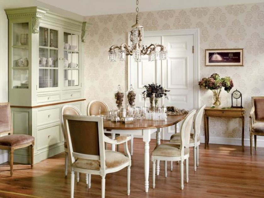 Za ręcznie malowany kredens zapłacimy 13 500 zł. FABRYKA WNĘTRZ