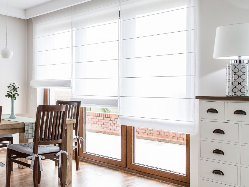 Rolety rzymskie: dekoracje okien nr 1 w Polsce – jak wybrać?