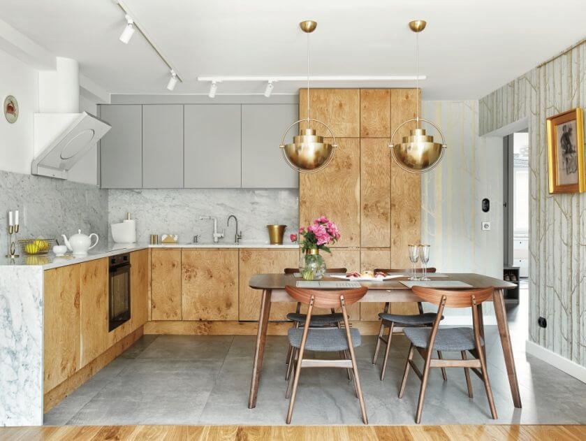 salon z aneksem kuchennym w mieszkaniu w bloku