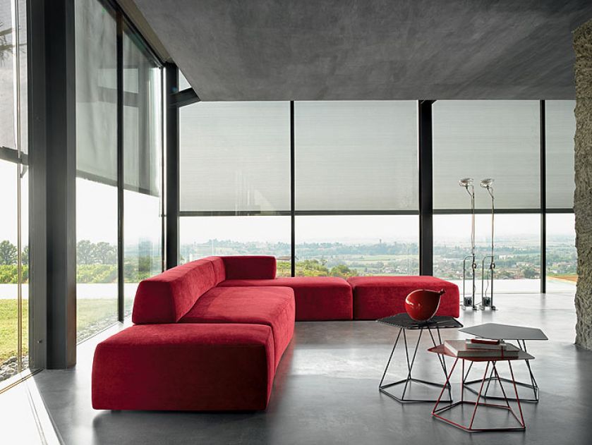 Sofa ma zdejmowane pokrowce. Cena – zależnie od wybranego modelu, od 4500 euro netto. BONALDO