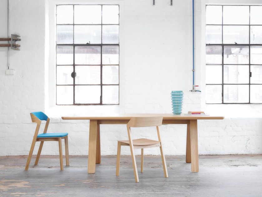 Stół Stelvio oraz krzesło Merano. TON