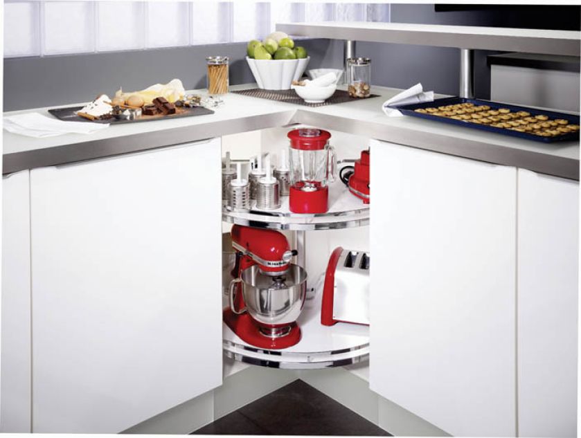 Dla porządnickich. Na zdjęciu tak zwana karuzela do szafki narożnej, czyli obrotowe półki. Kolekcja Revo. PEKA