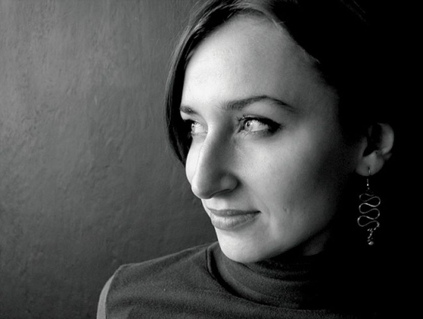 Joanna Pałys maluje niezwykłe krajobrazy. Nie ma tu miejsca dla płaczących wierzb czy nadrzecznych szuwarów. Są za to stare