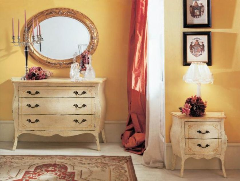 Lekko postarzane komody Florence w prowansalskim stylu. Cena dużej - 9830 zł. HEBAN