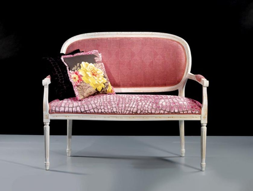 Różowa sofa - projekt Barbara i Luca Spini.