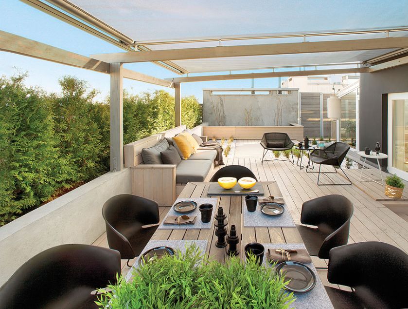 Taki taras w mieszkaniu w bloku to spełnienie marzeń.