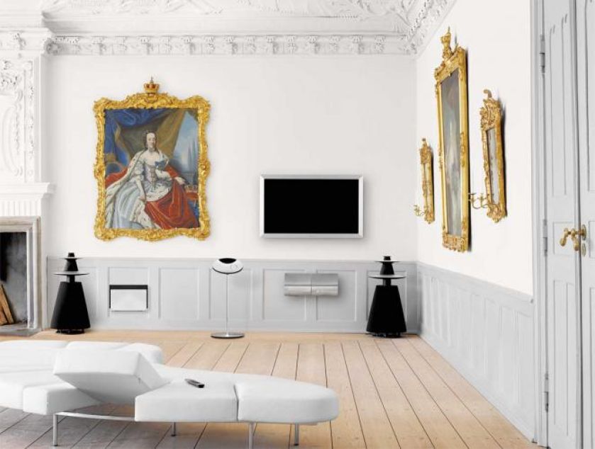 Wygląda jak jeden z wielu obrazów. A tymczasem to 62-calowa plazma BeoVision 4. Do kompletu głośniki-rzeźby BeoLab 5. BANG