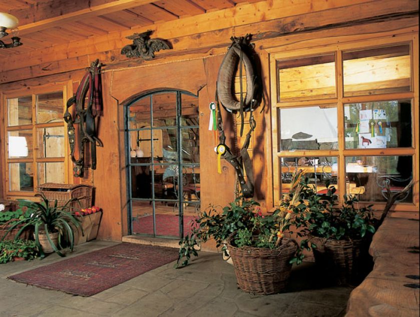 już od wejścia widać, że konie są pasją gospodarzy.