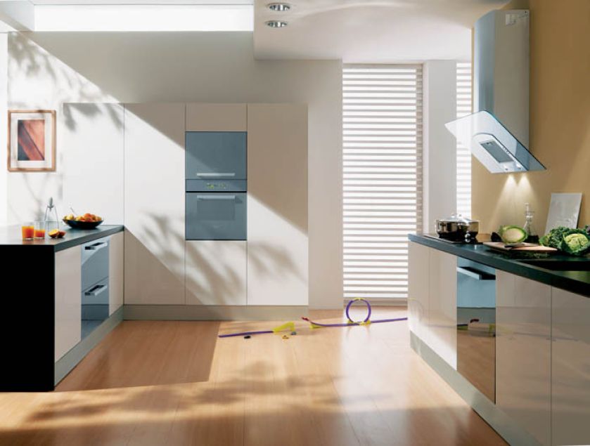 W linii: piekarnik, lodówka, zmywarka, mikrofala. HOTPOINT ARISTON