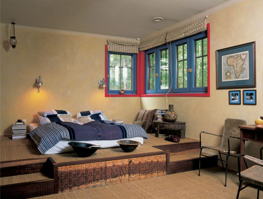 W sypialni świadomie zrezygnowano z klasycznego łóżka. Lepszym rozwiązaniem wydało się położenie materaca na specjalnie