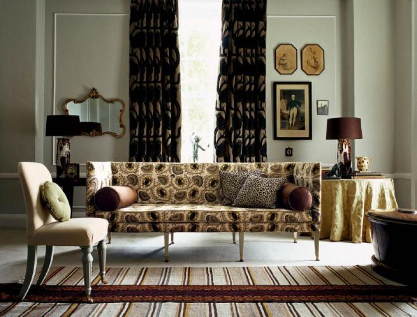 Kanapa obita tkaniną Anjolie, Zoffany (714 zł/mb). DECODORE