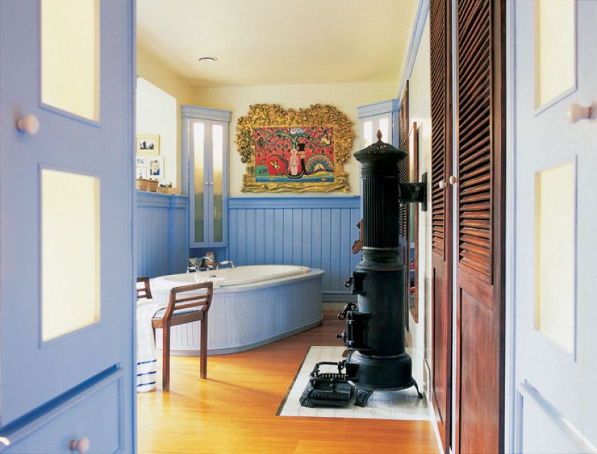 Obok wanny stoi koza. Żeliwna, oczywiście...