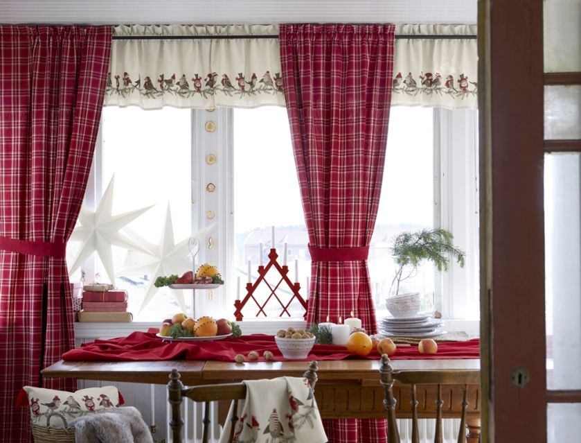 ozdoby bożonarodzeniowe na okno i parapet