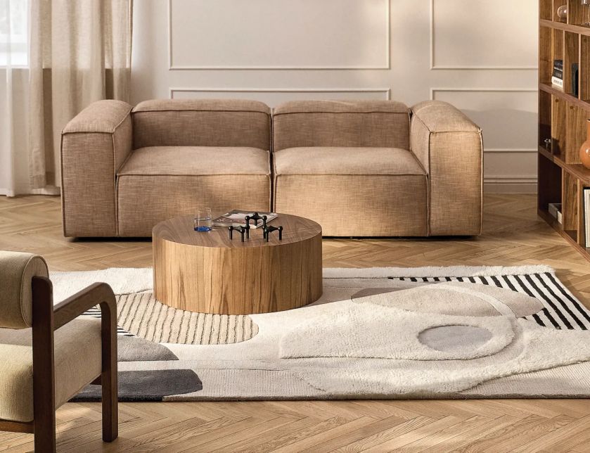 Kaszmirowa kanapa i ściana