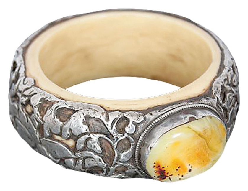 Dom Aukcyjny Apollo Antique. Bursztyn