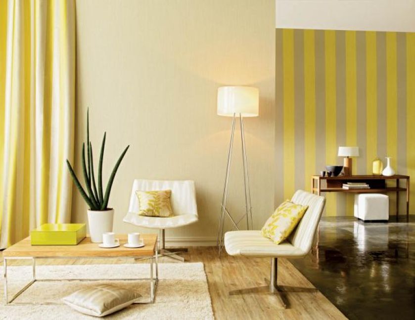 Tapeta Cape Grim w pasy - 420 zł/rolka, gładka tapeta w kolorze kremu - 420 zł/rolka. JVD