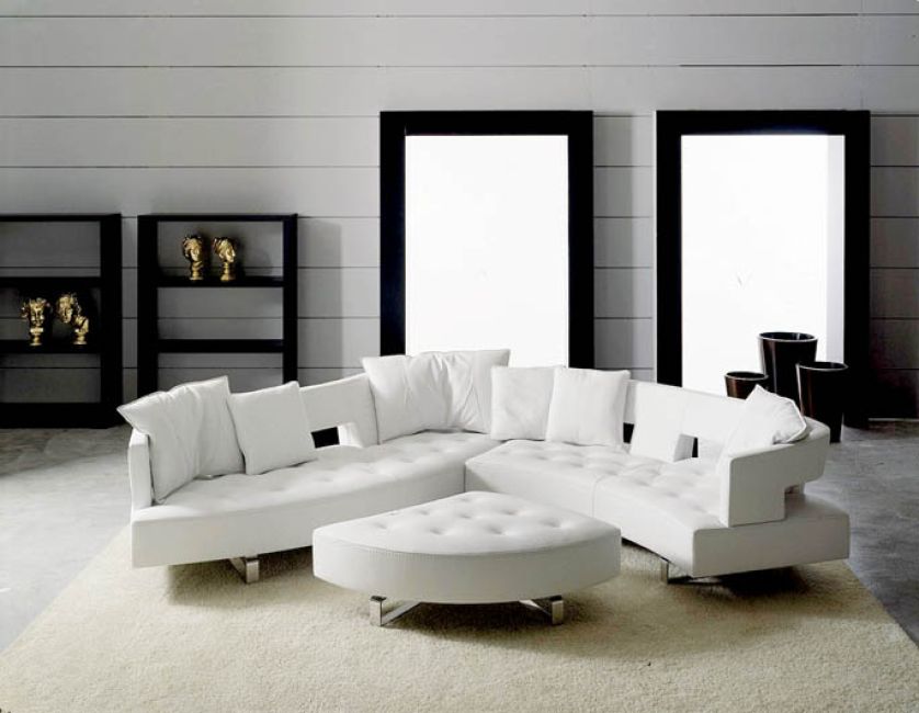 Pomysłowa kanapa Hart od Formenti. Cena - 41 500 zł z pufem. PATT MEBEL