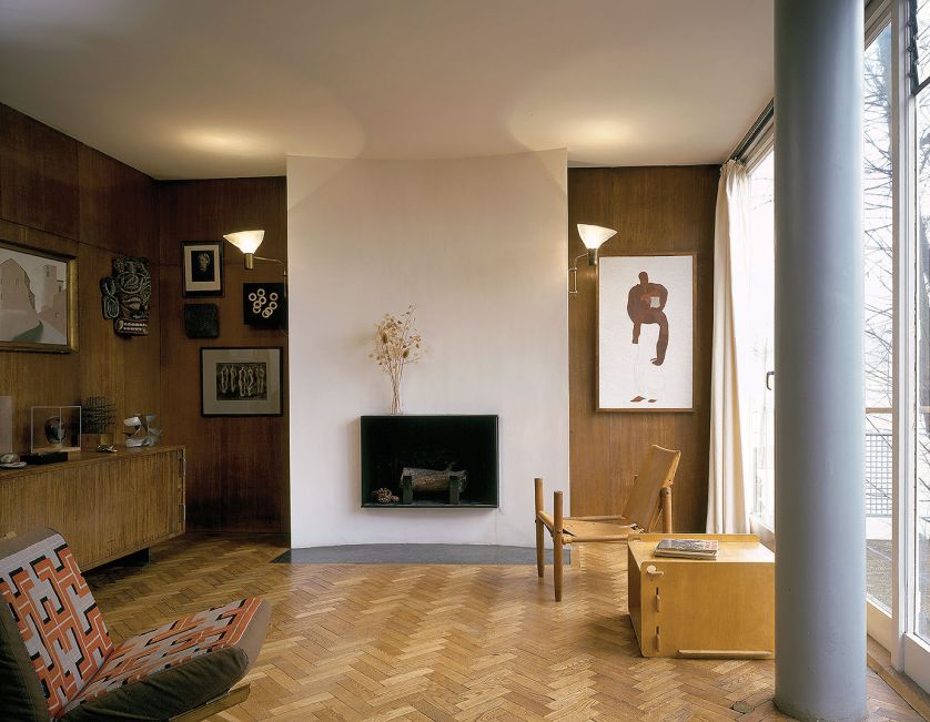 Nowoczesne wnętrze w modernistycznym stylu - dom przy Willow Road.