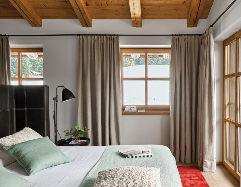 Zimowe aranżacje: przytulne, drewniane wnętrza w stylu chalet