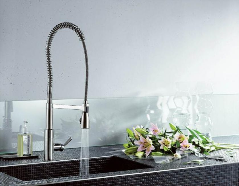 Jednouchwytowa bateria Kludi Steel 300, wykończenie ze stali szlachetnej matowej – 4794 zł. Kludi