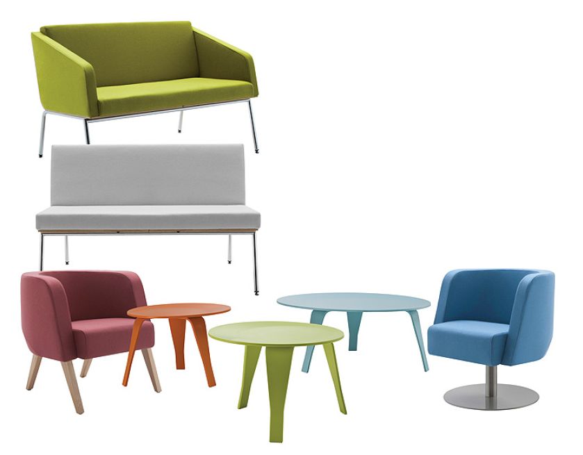 Kanapy z kolekcji Fin i fotel Neon (Marbet Style), stoliki Plum (Noti).