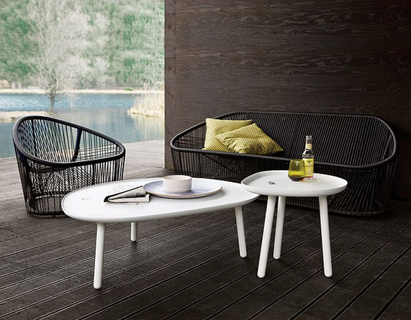 Stoliki włoskiej firmy Zanotta: wyższy to Lota w cenie ok. 3900 zł, niższy – Ninfea – kosztuje ok.