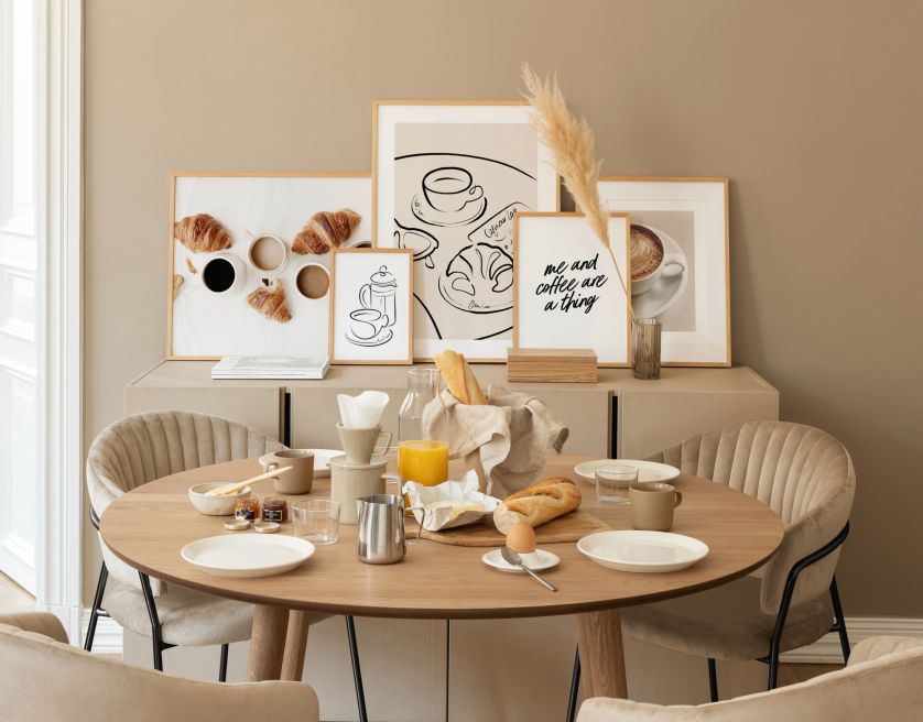 Co na ścianę w kuchni przy stole