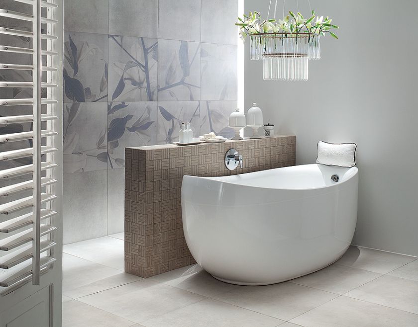 Ścianka obok wanny wyłożona jest mozaiką, ale nie drewnianą, tylko gresową. Kolekcja Livingstone w cenie 44,9 zł za sztukę,