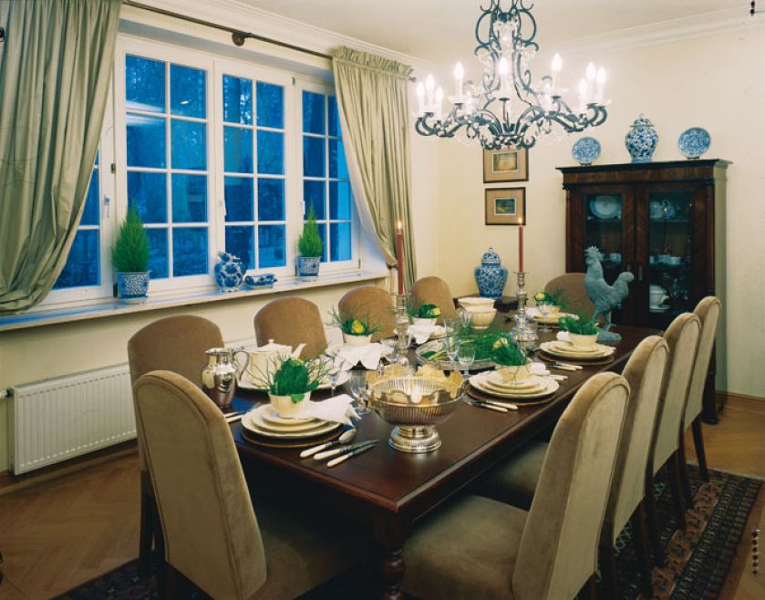 Wszystko gotowe na przyjście gości. Przy stole wygodnie zasiada nawet dziesięć osób.