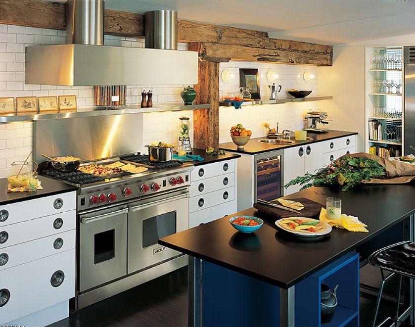 Ma palniki z podwójnym płomieniem i piekarnik z grillem do steków, 80 tys. zł. HOUSE MORE, DOMOTEKA