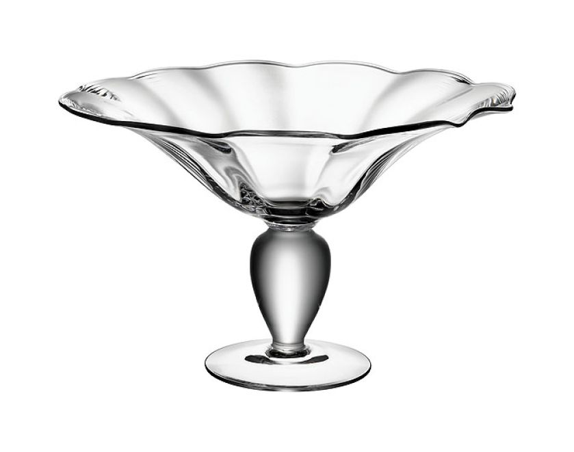 Wazony na wiosenny stole. Szklane dekoracje do domu.