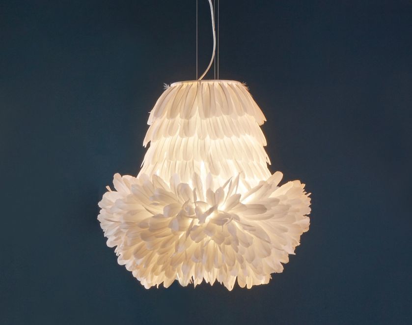 Lampa z piór, Heike Buchfelde. Niezwykła lekkość trendów: modne dekoracje z piór