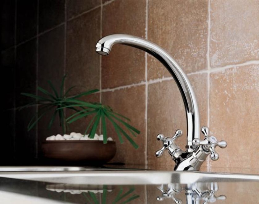 Pełna gracji... Grazia. Do wyboru kolory: chrom (456 zł) i antyczny brąz (666 zł). Omnires