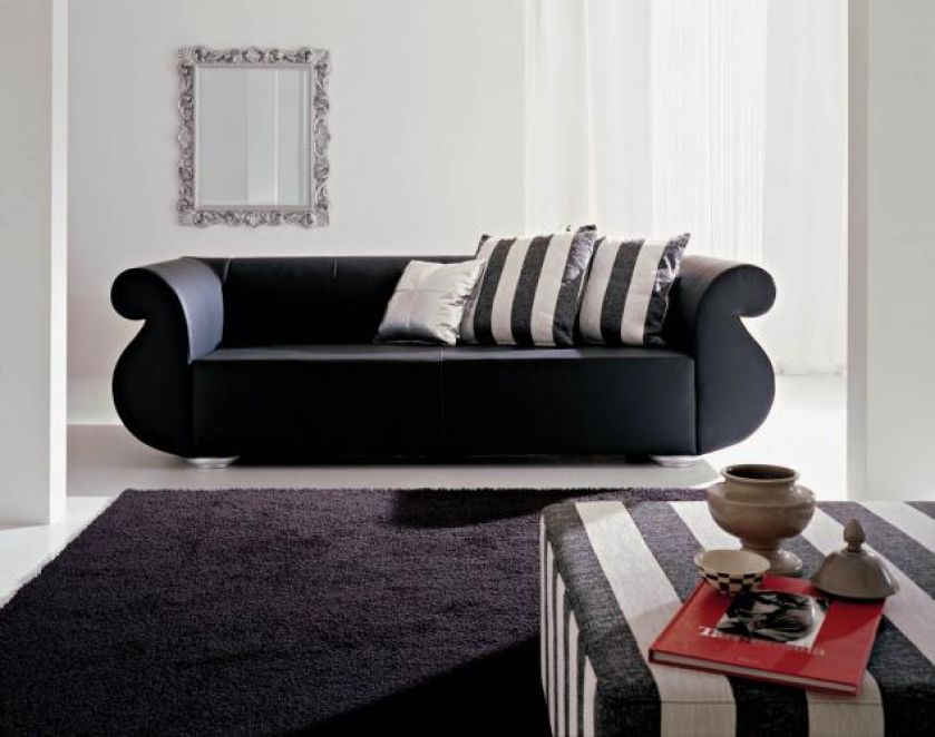 Sofa Plaza włoskiej fabryki Dall’Agnese (14 200 zł). ARKA