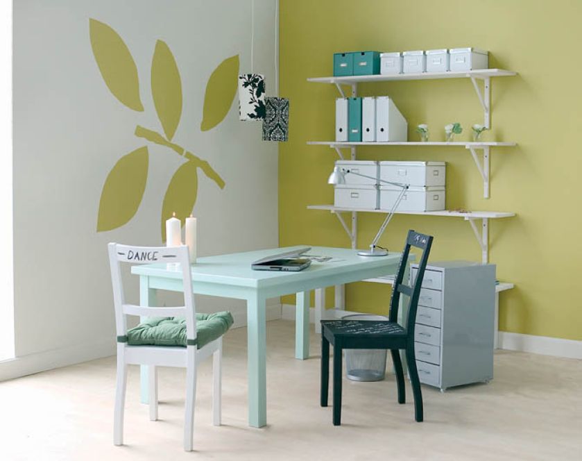 Kącik do pracy w świeżych, pastelowych zieleniach i turkusach. DYRUP