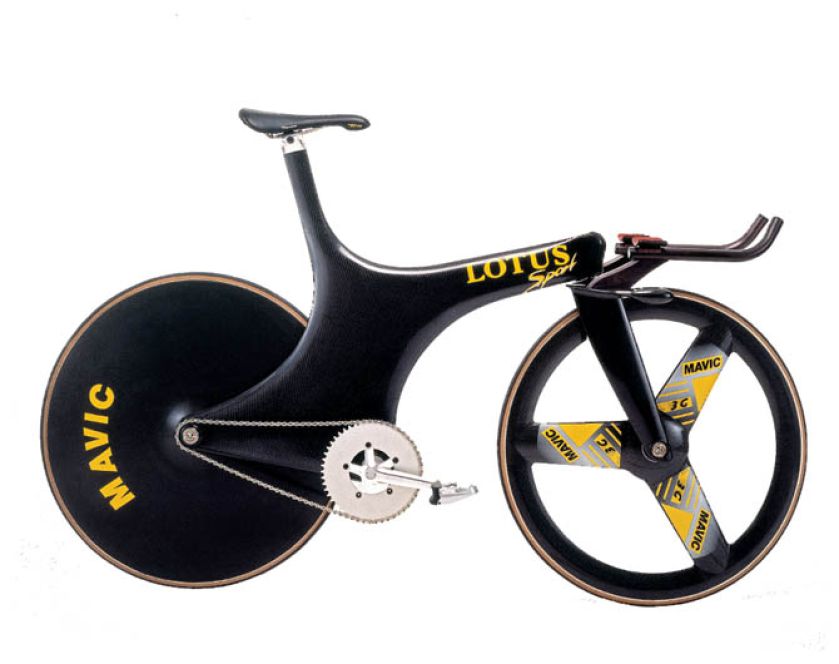 Rower sportowy, o opływowych kształtach, Chris Boardman zdobył na nim złoty medal w wyścigu na 4 km podczas Olimpiady