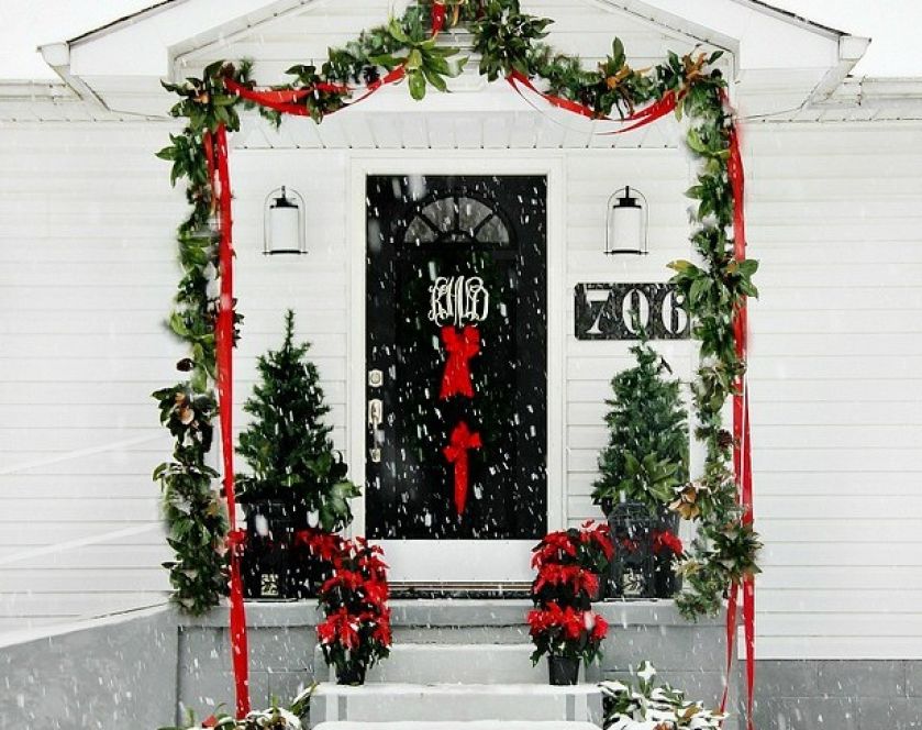Dekoracje bożonarodzeniowe na drzwi wejściowe