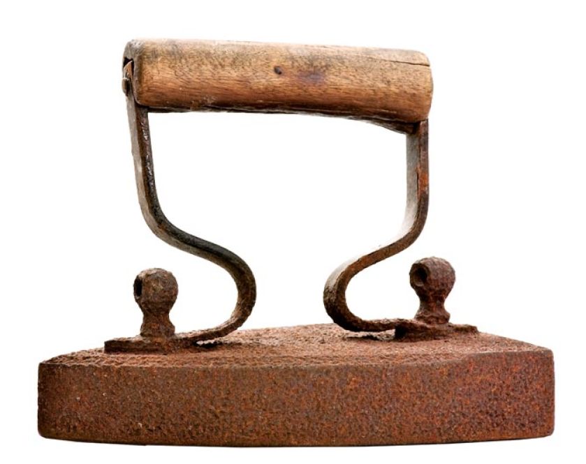 Żelazko z drewnianą rączką, fot. shutterstock.com