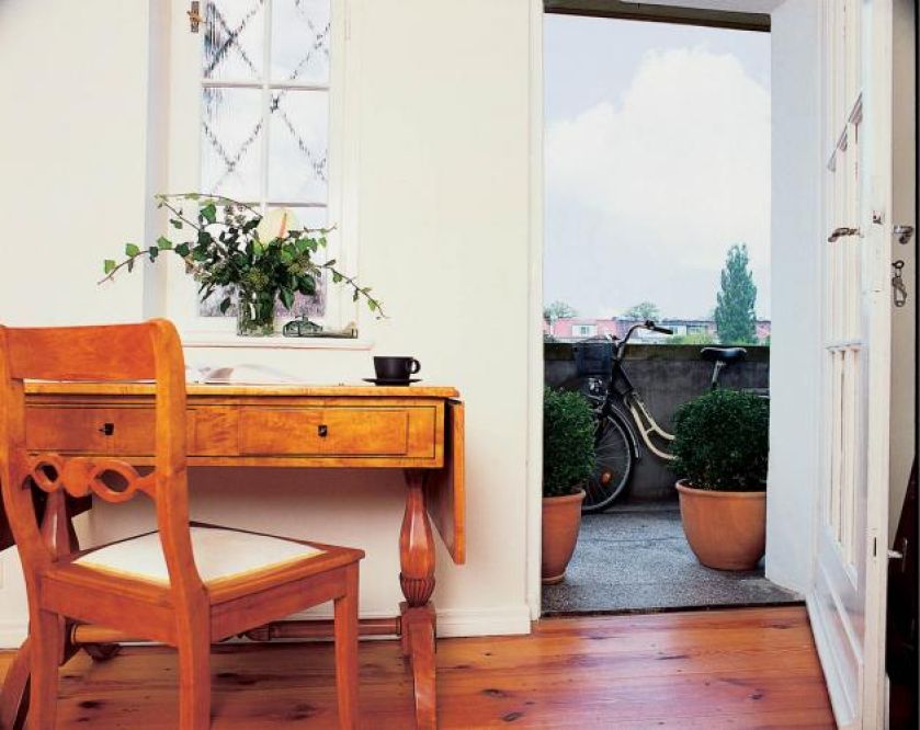 Taras na piętrze w starej willi to najlepsze miejsce na podziwianie okolicy.