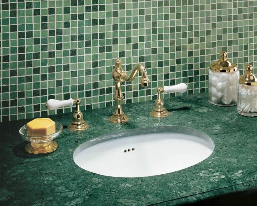 Bateria Royal z ceramicznymi rączkami. Cena – od 4932 zł. STEPIM