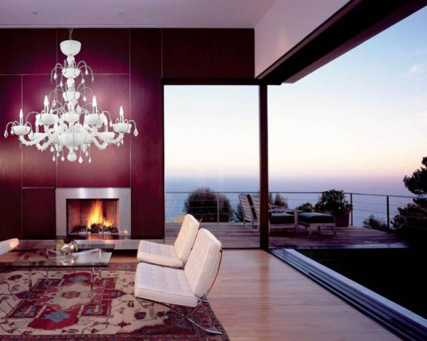 Couture to ośmioramienny żyrandol wykonany ręcznie z dmuchanego szkła. Projekt Massimo Tonetto, produkcja Gallery Veri