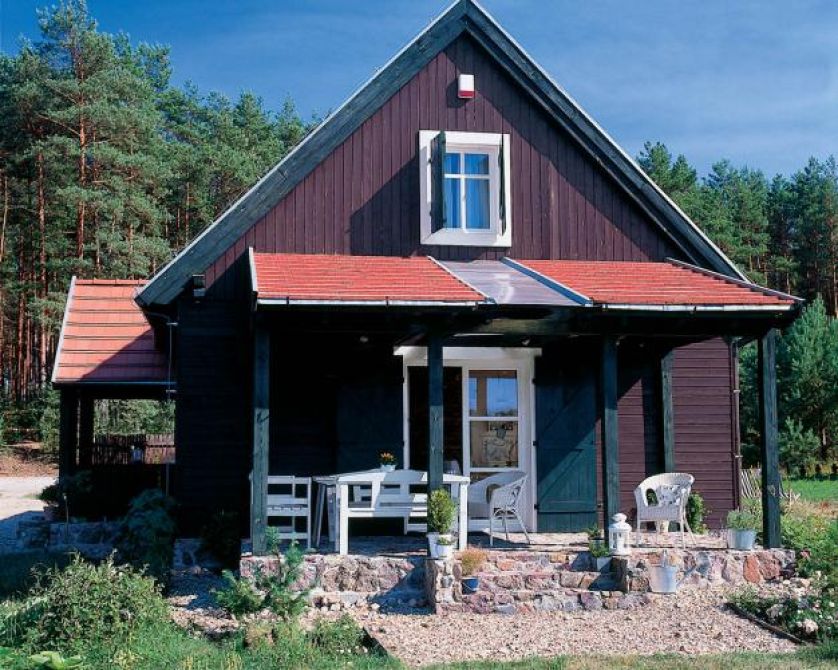 Zanim wejdziemy do domu wita nas kamienny ganek, który jest idealnym miejscem na herbatkę w słoneczny dzień.